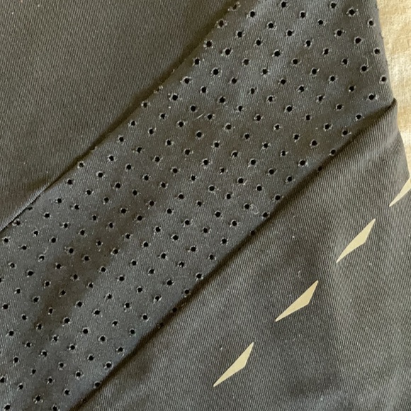 Gymshark black leggings with mesh details - Picture 2 of 4